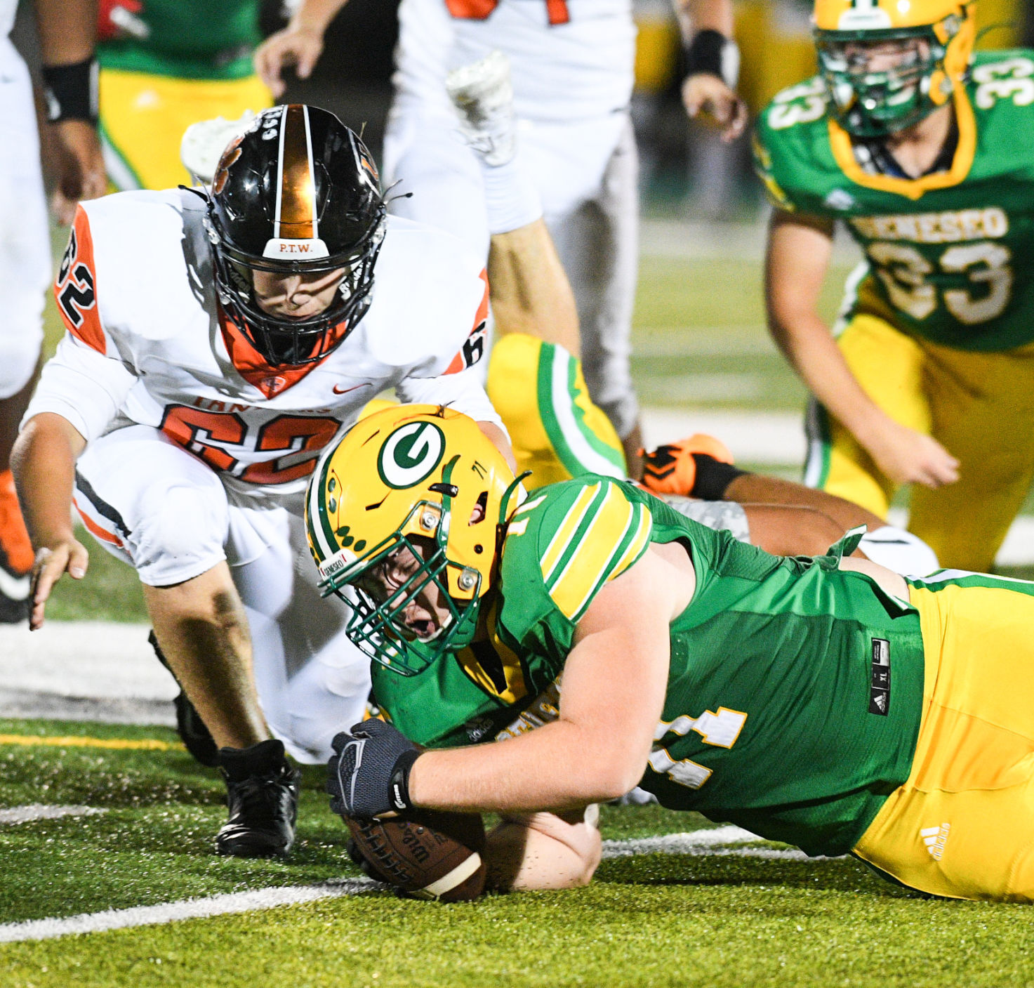 091021-qc-spt-ut-geneseo-fball-010